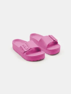 GATE Gumowe klapki z klamrą na platformie| Buty